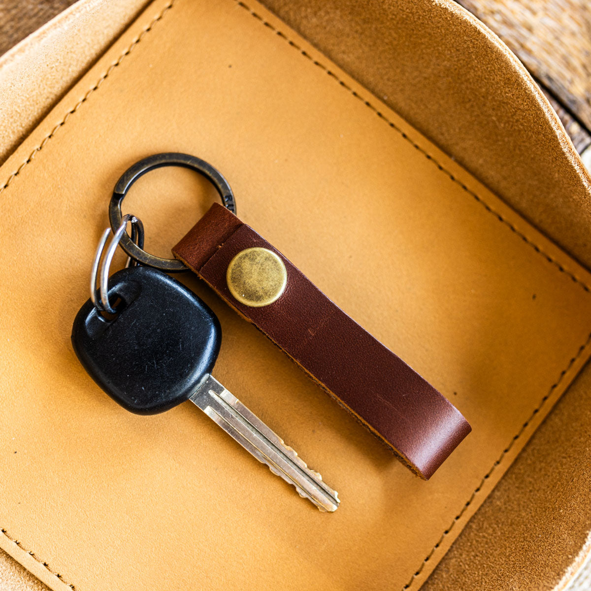 Men's Women's Black Leather & Bronze Clip Keychain Car Key  Ring Fob Holder