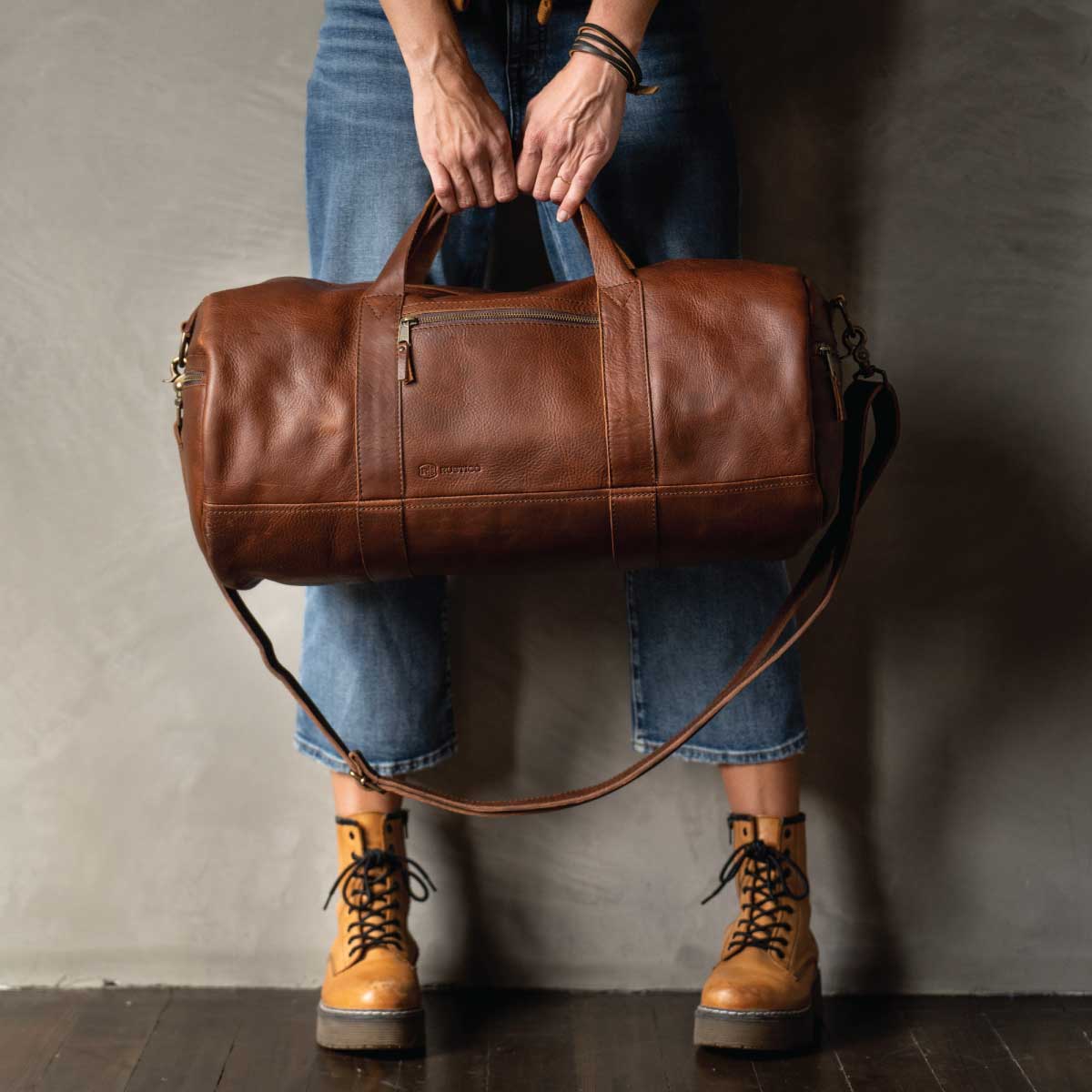 Full Grain Leather Weekender Bag for Men with Detachable Shoulder Strap